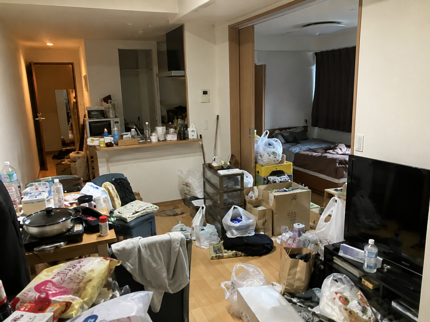1LDKのゴミ屋敷状態の部屋